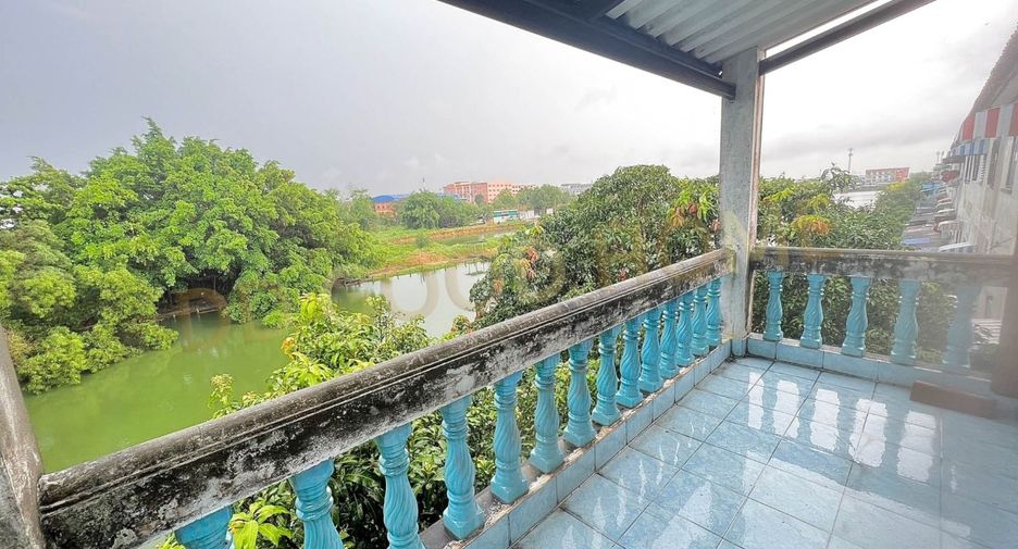 For sale 4 ベッドルーム townhouse in Khan Na Yao, Bangkok