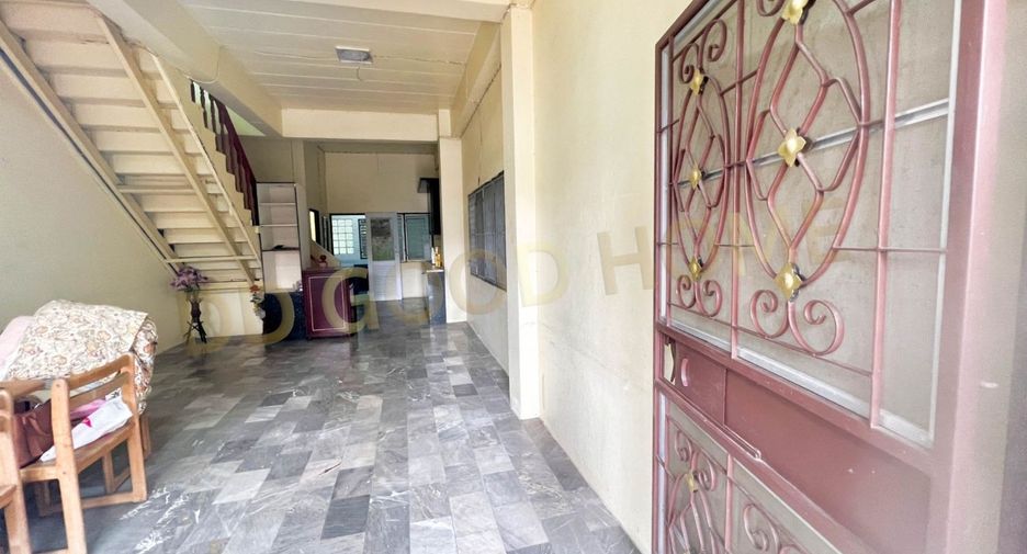 For sale 4 ベッドルーム townhouse in Khan Na Yao, Bangkok