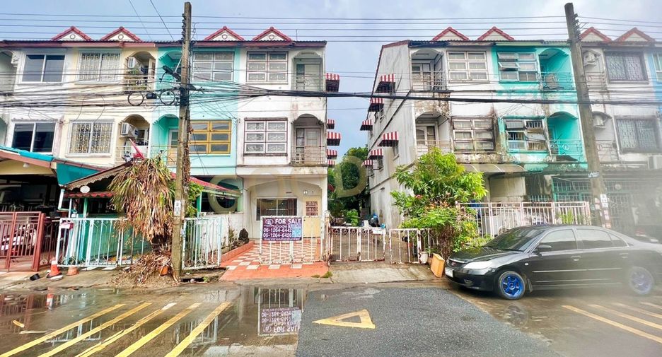 For sale 4 ベッドルーム townhouse in Khan Na Yao, Bangkok