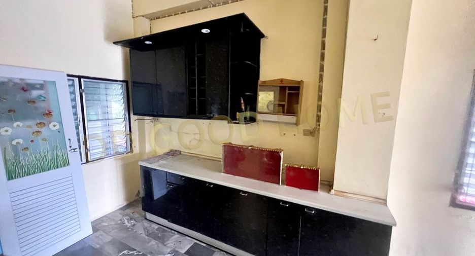 For sale 4 ベッドルーム townhouse in Khan Na Yao, Bangkok