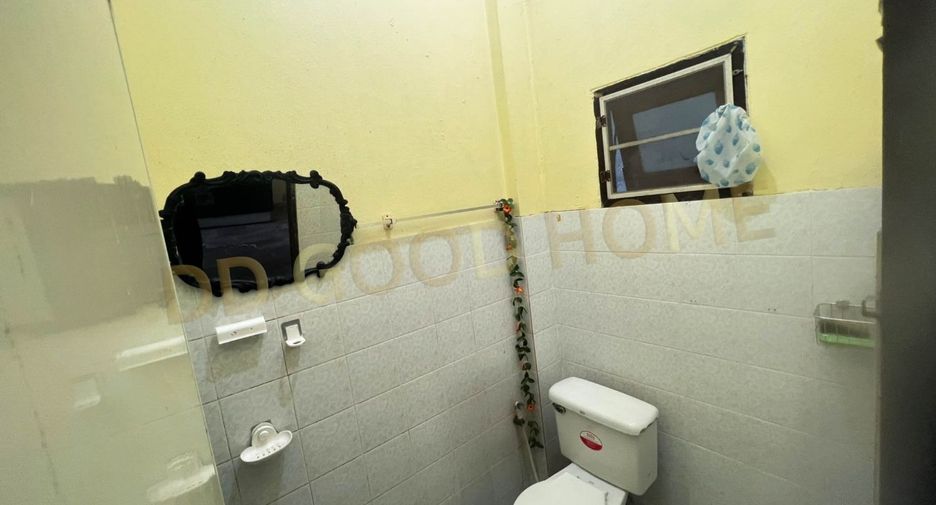 For sale 4 ベッドルーム townhouse in Khan Na Yao, Bangkok