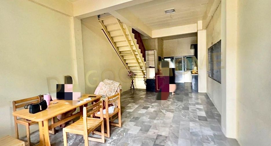 For sale 4 ベッドルーム townhouse in Khan Na Yao, Bangkok