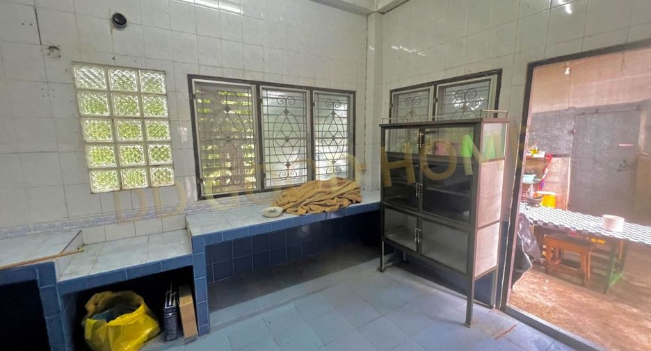 For sale 4 ベッドルーム townhouse in Khan Na Yao, Bangkok