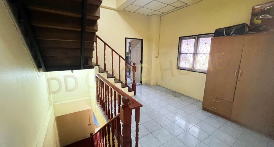 For sale 4 ベッドルーム townhouse in Khan Na Yao, Bangkok