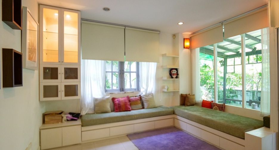 For sale 7 Beds house in Lat Phrao, Bangkok