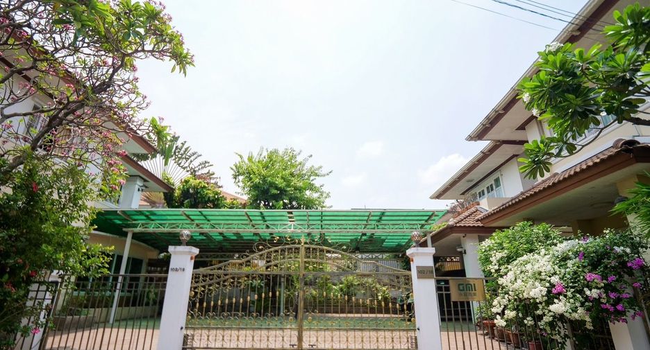 For sale 7 Beds house in Lat Phrao, Bangkok