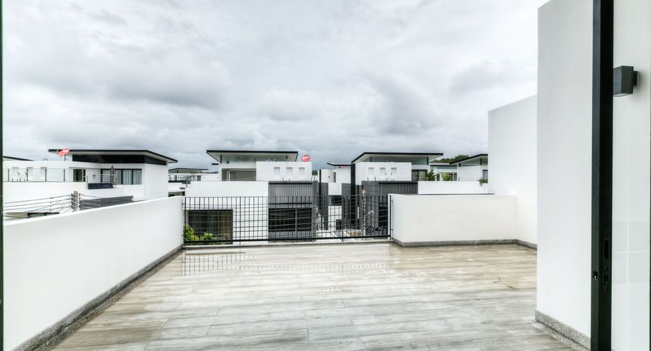 For rent 3 bedrooms townhouse in Thalang, Phuket