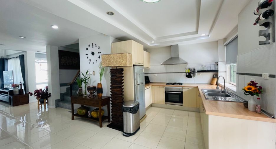 For rent 3 bedrooms house in Bang Lamung, Chonburi