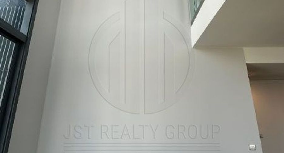 For sale 2 bedrooms condo in Khlong Toei, Bangkok
