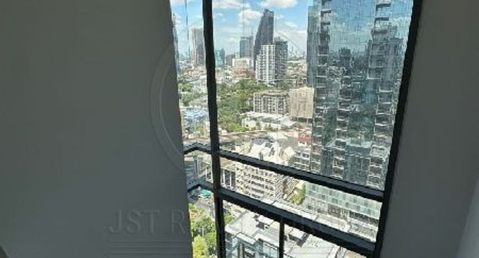For sale 2 bedrooms condo in Khlong Toei, Bangkok