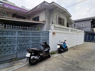 For sale 3 Beds house in Thon Buri, Bangkok