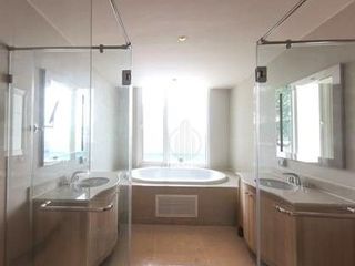 For rent 3 bedrooms condo in Sathon, Bangkok