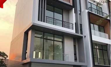 For sale 3 ベッドルーム townhouse in Saphan Sung, Bangkok