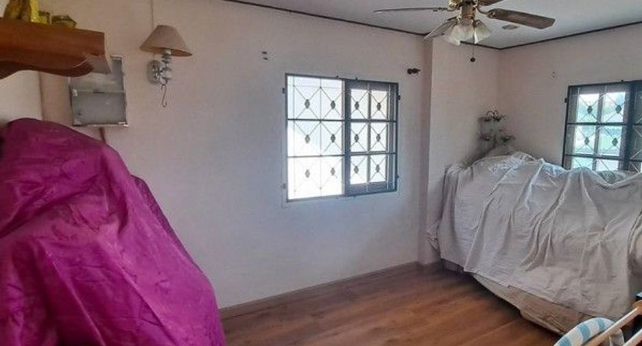 Haus zum Kauf mit 3 Zimmer in Phra Khanong, Bangkok