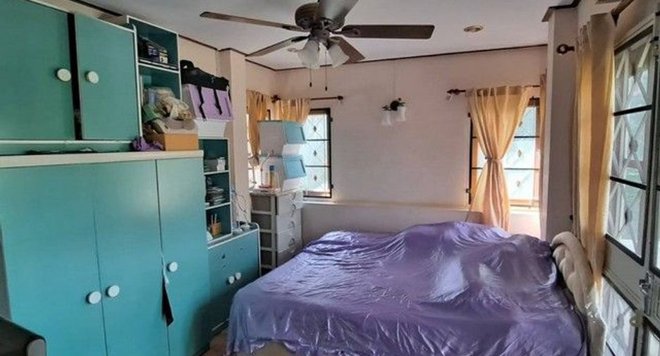 Haus zum Kauf mit 3 Zimmer in Phra Khanong, Bangkok