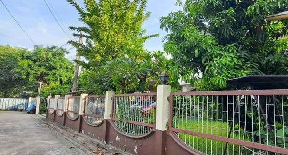 Haus zum Kauf mit 3 Zimmer in Phra Khanong, Bangkok