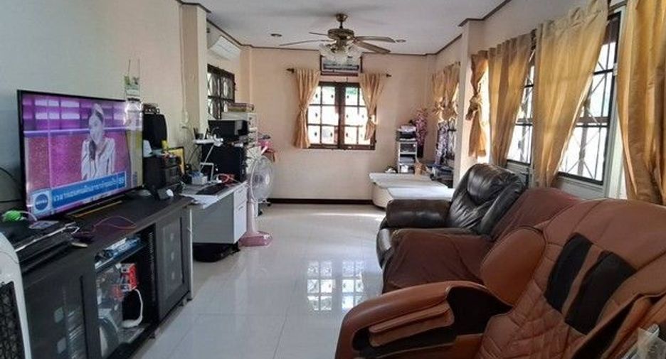 Haus zum Kauf mit 3 Zimmer in Phra Khanong, Bangkok