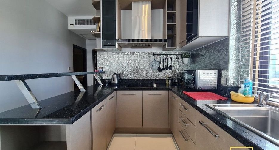 For rent 2 bedrooms condo in Khlong Toei, Bangkok