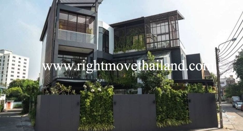 For sale 5 Beds house in Watthana, Bangkok