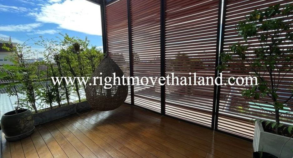 For sale 5 bed house in Watthana, Bangkok