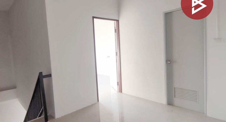 For sale 2 Beds townhouse in Mueang Chai Nat, Chainat