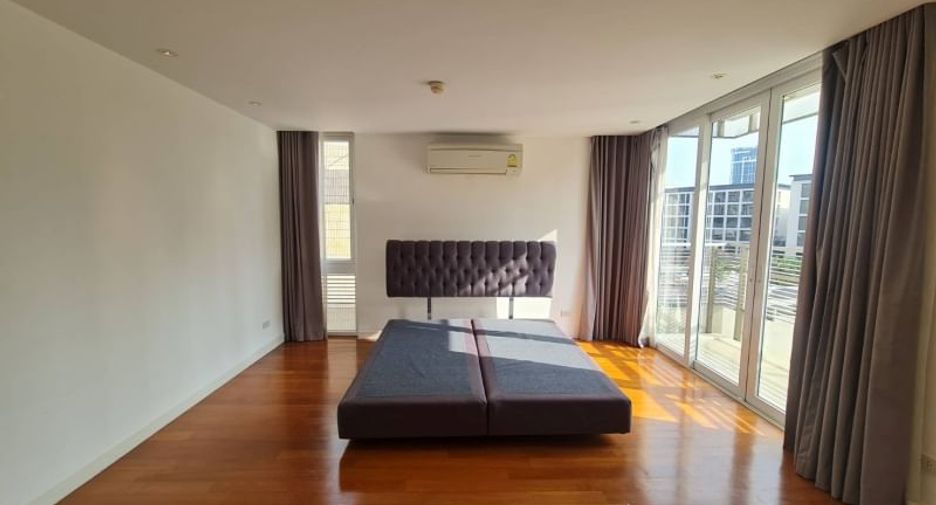 À louer et à vendre 3 chambres condo à Watthana, Bangkok