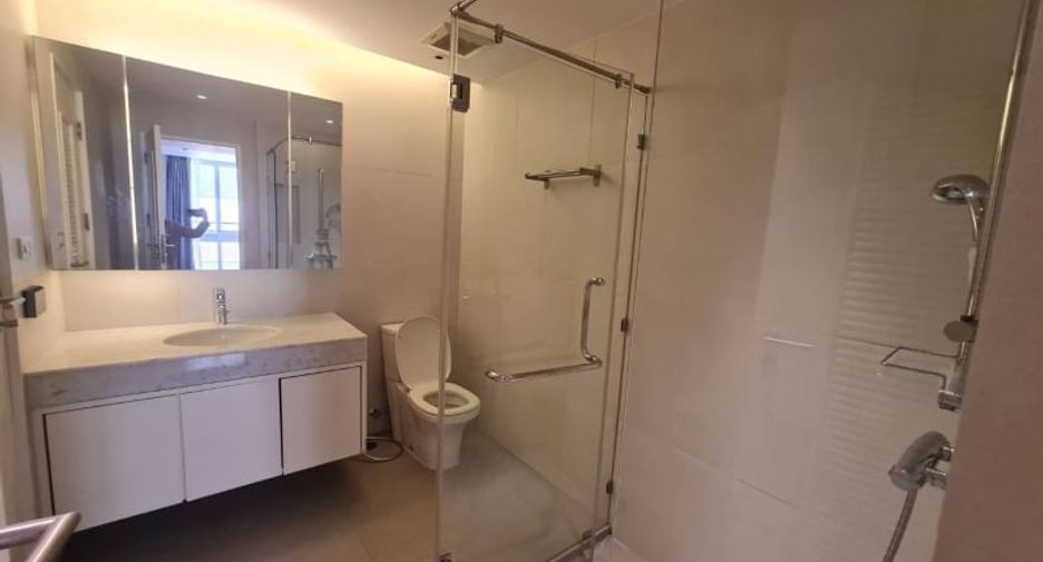 À louer et à vendre 3 chambres condo à Watthana, Bangkok