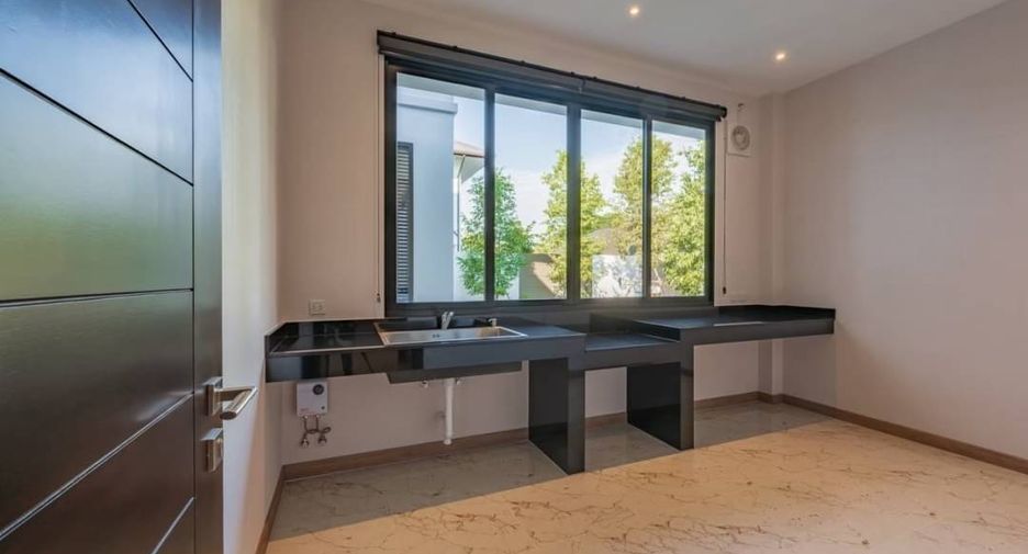 Villa zum Kauf mit 5 Zimmer in Mueang Chiang Mai, Chiang Mai
