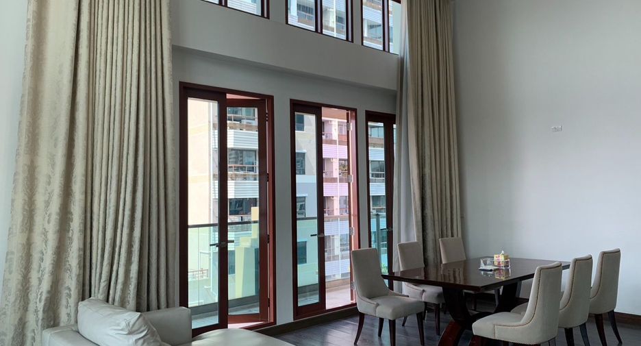 For rent 3 bedrooms condo in Khlong Toei, Bangkok