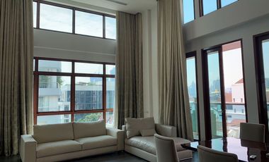 For rent 3 bedrooms condo in Khlong Toei, Bangkok