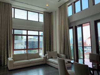 For rent 3 bedrooms condo in Khlong Toei, Bangkok