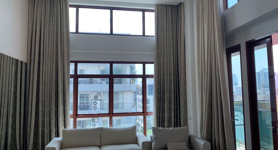 For rent 3 bedrooms condo in Khlong Toei, Bangkok