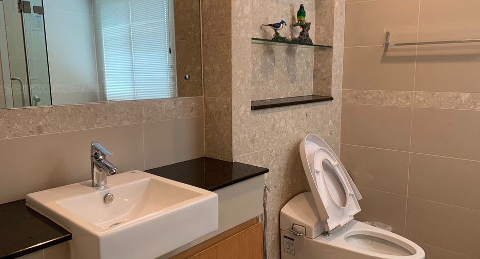 For rent 3 bedrooms condo in Khlong Toei, Bangkok
