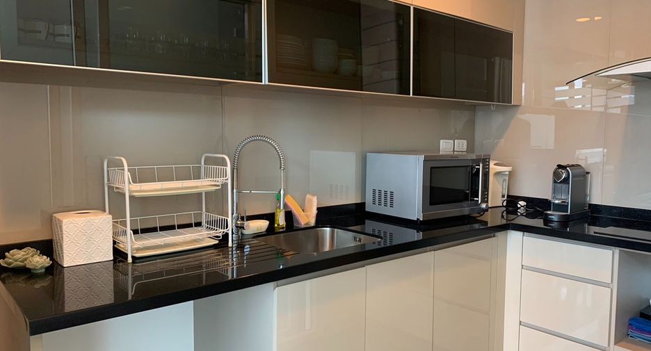 For rent 3 bedrooms condo in Khlong Toei, Bangkok
