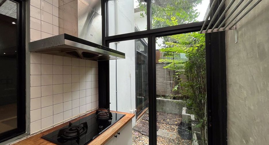 For sale 4 bedrooms house in Bang Phli, Samut Prakan