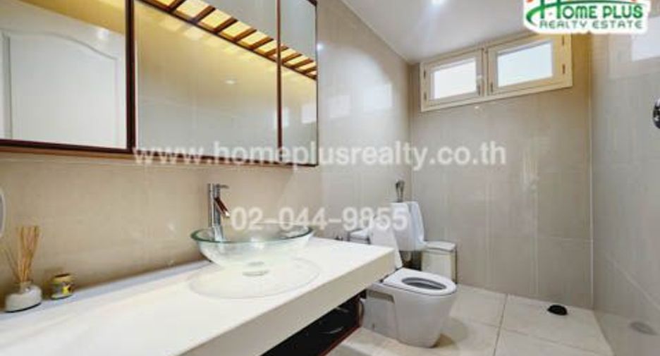For sale 3 bedrooms house in Saphan Sung, Bangkok
