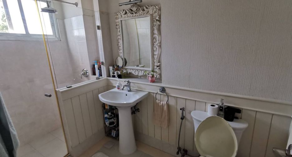 For sale 2 bed condo in Watthana, Bangkok