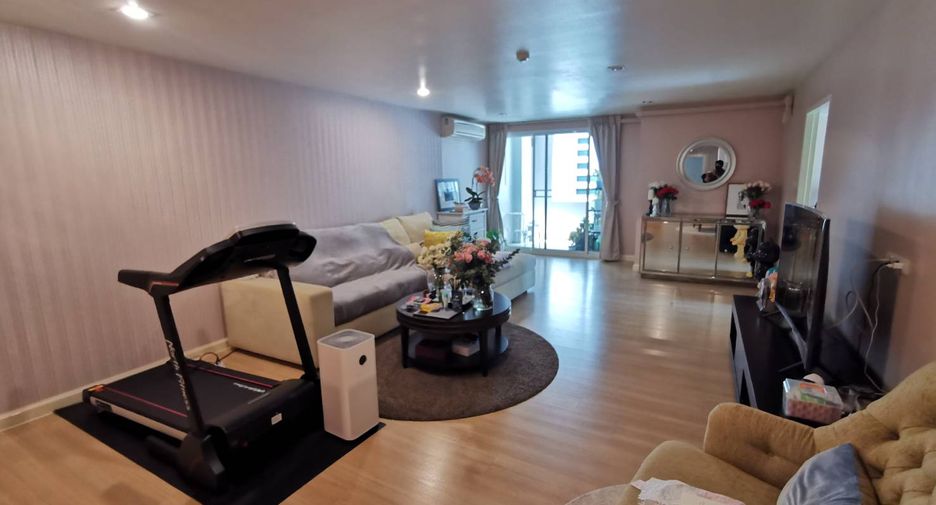 For sale 2 bed condo in Watthana, Bangkok