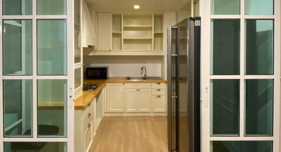 For sale 2 bed condo in Watthana, Bangkok