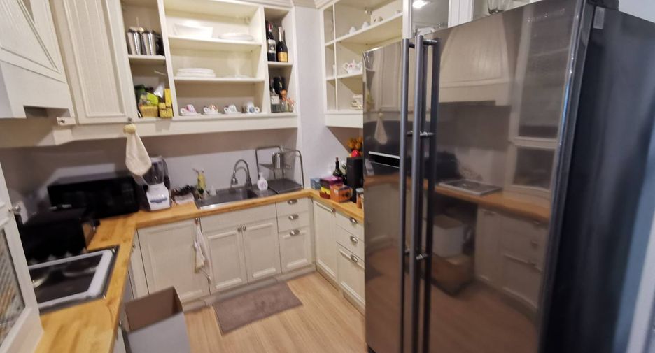 For sale 2 bed condo in Watthana, Bangkok