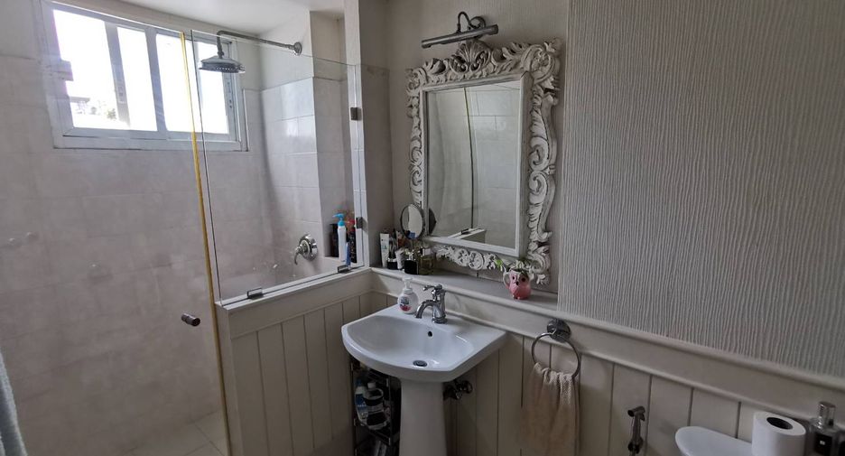 For sale 2 bed condo in Watthana, Bangkok