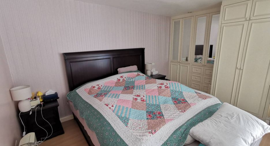 For sale 2 bed condo in Watthana, Bangkok