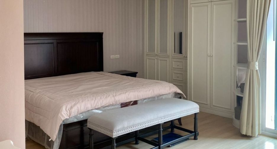 For sale 2 bed condo in Watthana, Bangkok