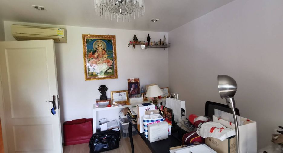 For sale 2 bed condo in Watthana, Bangkok