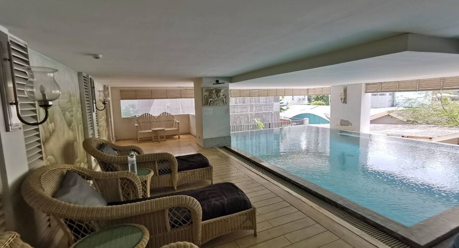 For sale 2 bed condo in Watthana, Bangkok