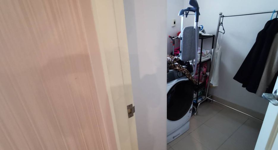 For sale 2 bed condo in Watthana, Bangkok