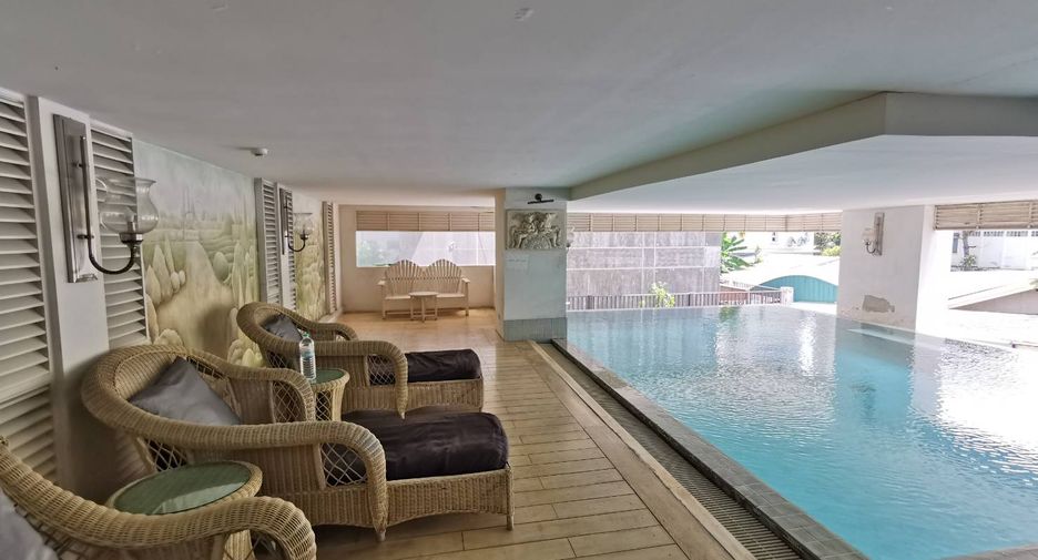 For sale 2 bed condo in Watthana, Bangkok
