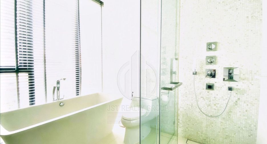 For sale 2 ベッドルーム condo in Khlong Toei, Bangkok