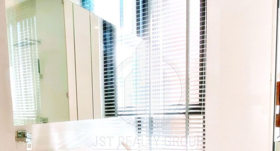 For sale 2 ベッドルーム condo in Khlong Toei, Bangkok