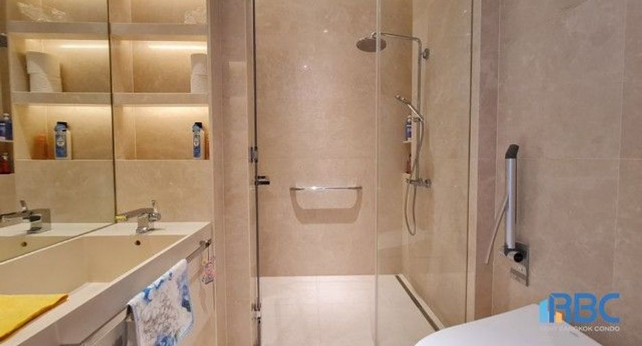 For rent 3 bedrooms condo in Pathum Wan, Bangkok